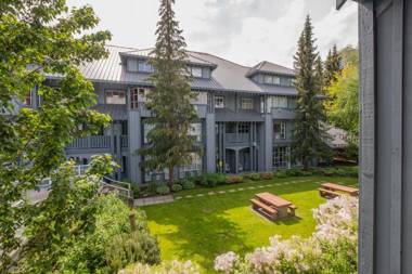 Glaciers Lodge by Outpost Whistler