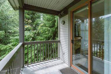 Bright & Clean Walk Everywhere Shared Pool & Hot Tub