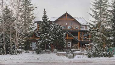Attractive Townhouse in Whistler Village with Hot Tub