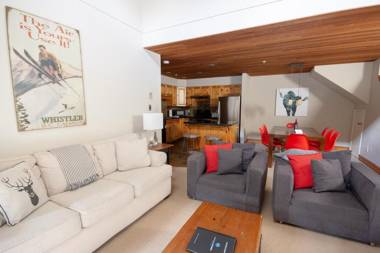 Spacious Benchlands Chalet by Harmony Whistler