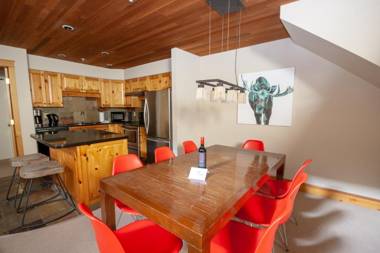 Spacious Benchlands Chalet by Harmony Whistler