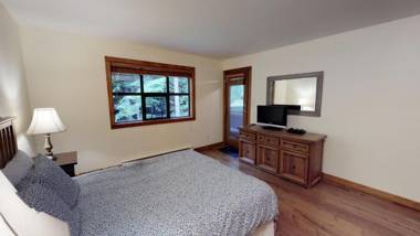 Peaceful Home with PRIVATE Hot Tub and Garage by Harmony Whistler