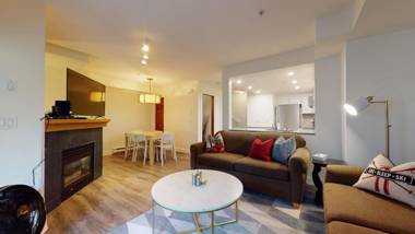 Amazing Village Location with PRIVATE Hot Tub