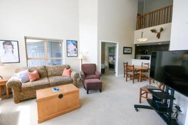 Ideally located lofted 3 Bedroom Suite