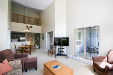 Ideally located lofted 3 Bedroom Suite