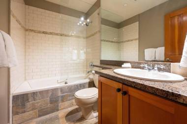 Wildwood Lodge by Cozystay Signature Whistler