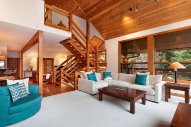 Luxury 5 Bedroom Blueberry Chalet