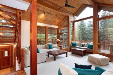 Luxury 5 Bedroom Blueberry Chalet