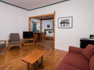 Au Pic de l'Aurore Motel-Chalets