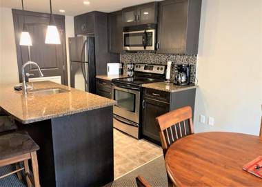 Fenwick Vacation Rentals - SCENIC 1 Bedroom plus Den PET FRIENDLY