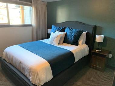 Fenwick Vacation Rentals - SCENIC 1 Bedroom plus Den PET FRIENDLY