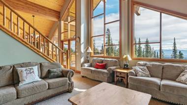 Coyote Creek - Large Ski In Ski Out Chalet with Amazing Views & Private Hot Tub