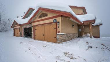 Mountain Time - Spacious w Private Hot Tub and an Amazing View