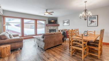 Mountain Time - Spacious w Private Hot Tub and an Amazing View