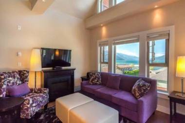 Harrison Lake View Suites