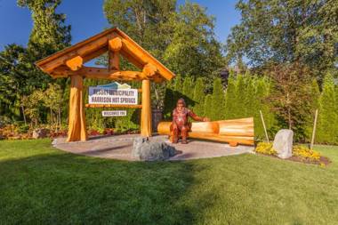 Harrison Lake View Suites