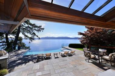 Oceanside Lodge On Saanich Inlet