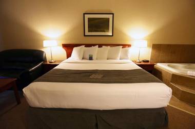 Lakeview Inns & Suites - Fort Nelson