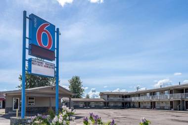 Motel 6-Fort Nelson BC