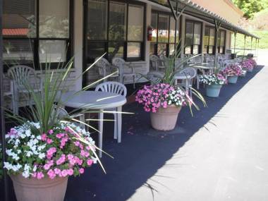 Capricorn Motel Royale 1000 Islands