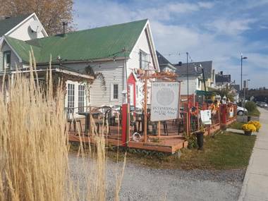 1-Bedroom Cozy Suite #23 by Amazing Property Rentals