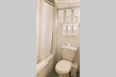 Cozy 1-BDR Suite #20 by Amazing Property Rentals