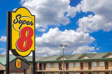 Super 8 by Wyndham Fox Creek