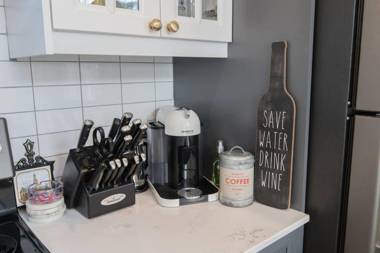 Hygge Overload! Panoramic Lakefront Cottage w/ Spa