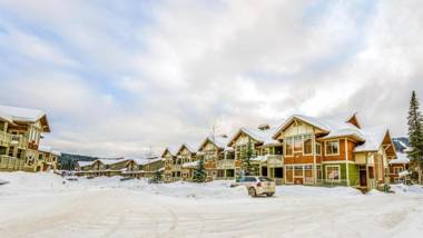 Settlers Crossing #29 By Bear Country