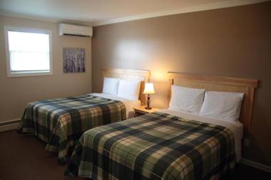 CARLETON INN & COTTAGES