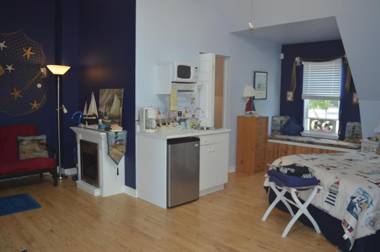 Sea Parrot Ocean View Manor