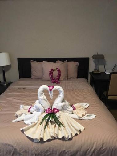 Shoreside Inn & Suites