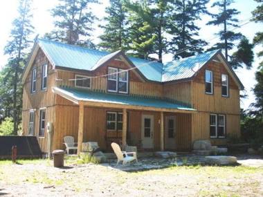 4 Bedroom Cottage on Manitoulin Island Next to Sand Beaches!