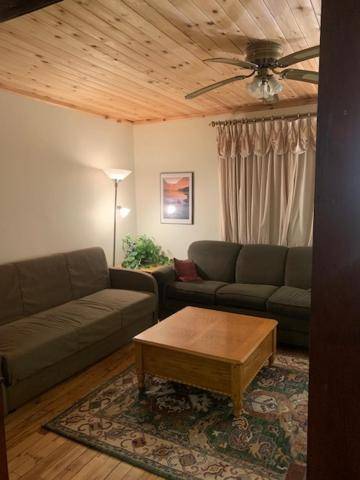 4 Bedroom Cottage on Manitoulin Island Next to Sand Beaches!