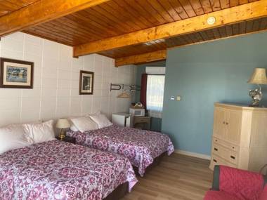 Huron Sands Motel Operated by Manitoulin Wonder Cubs Resort