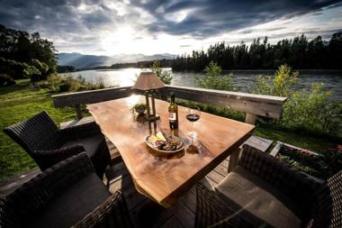 Skeena River House Bed & Breakfast