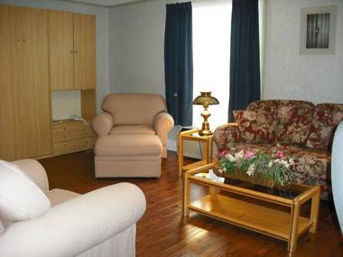 Claymore Inn and Suites