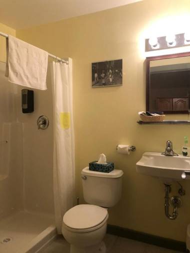 Guesthouse at Crowsnest Vineyards