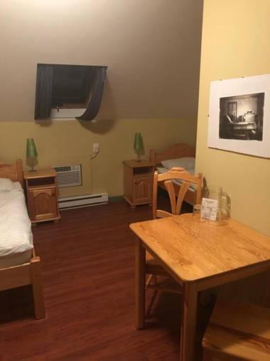 Guesthouse at Crowsnest Vineyards