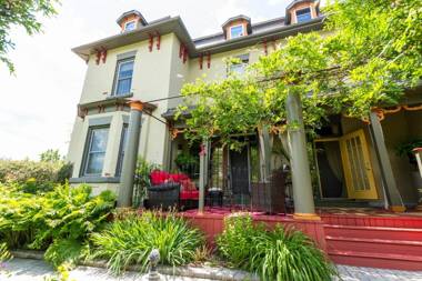 Russell Manor Bed & Breakfast