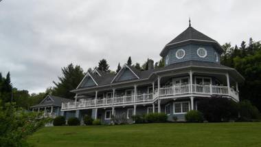 La Maison Bleue du Lac Wallace