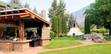 Similkameen Wild Resort & Winery Retreat