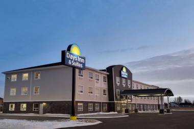 Days Inn & Suites by Wyndham Warman Legends Centre