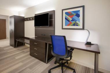 Holiday Inn Express & Suites Windsor East - Lakeshore an IHG Hotel