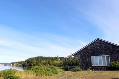 Friars Bay Inn & Cottages