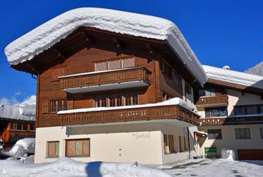 Monami Apartments Klosters Bim Sportplatz