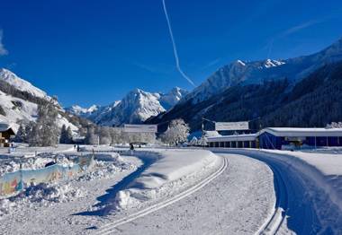 Monami Apartments Klosters Bim Sportplatz