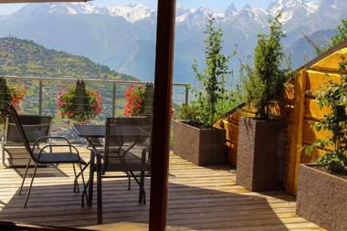 Chambre privée avec cuisine et salle de bain dans la chambre Winoka Lodge