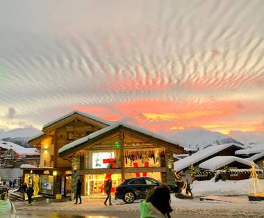 New Luxurious and Central Art Penthouse