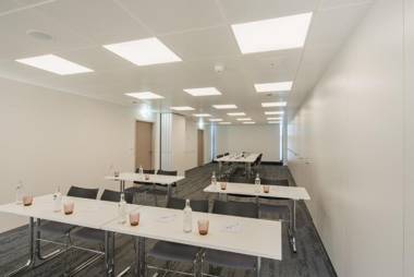 HOTEL illuster - Urban & Local